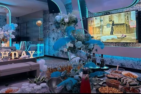 南京KAOS酒吧招聘-不懈奋斗攻克职场重重难关